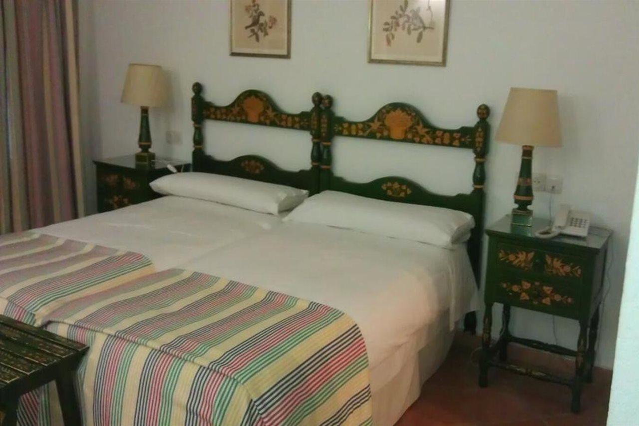 Finca Valbono Apartamentos Rurales Y Hotel Aracena Esterno foto
