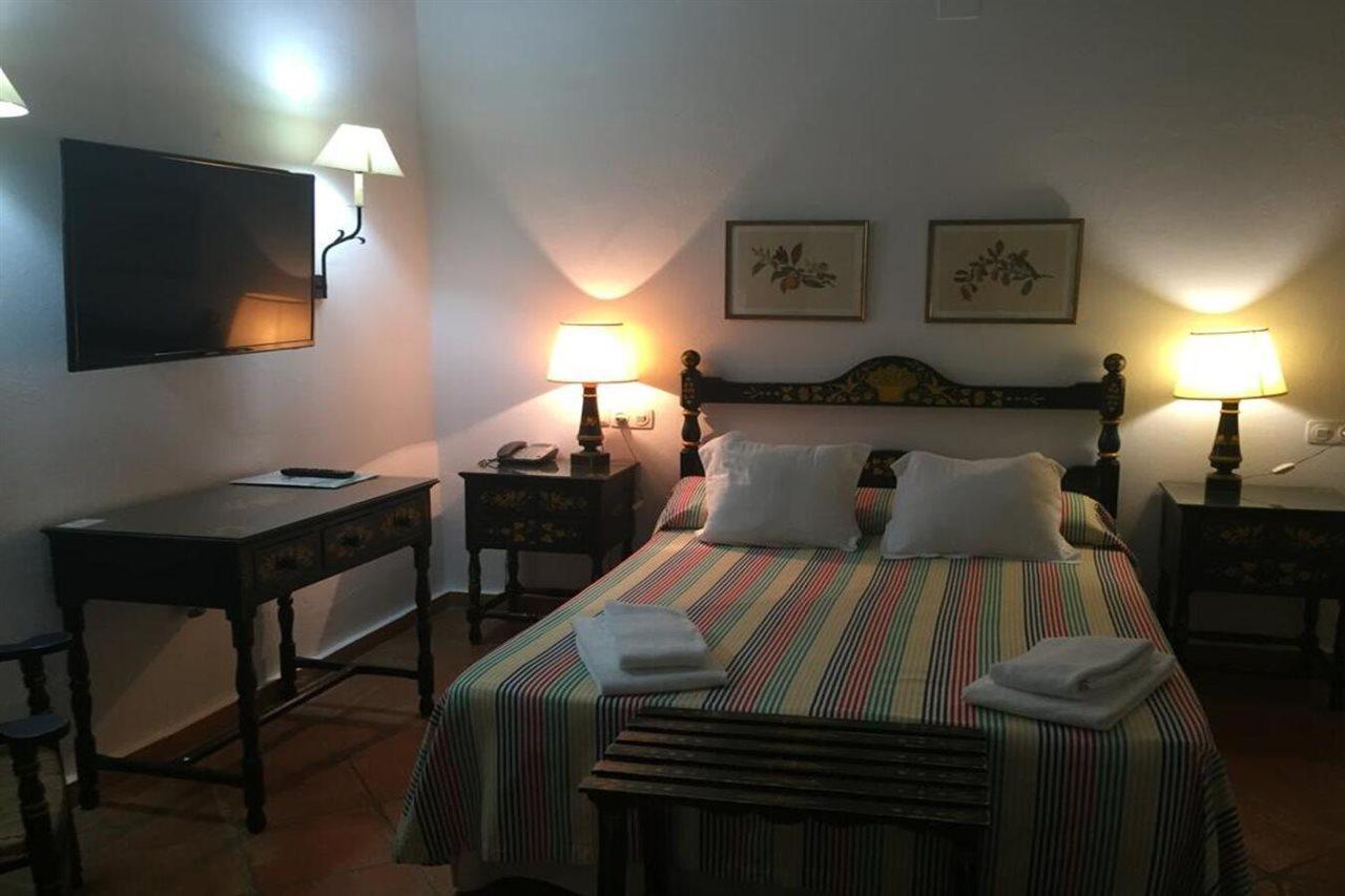 Finca Valbono Apartamentos Rurales Y Hotel Aracena Esterno foto