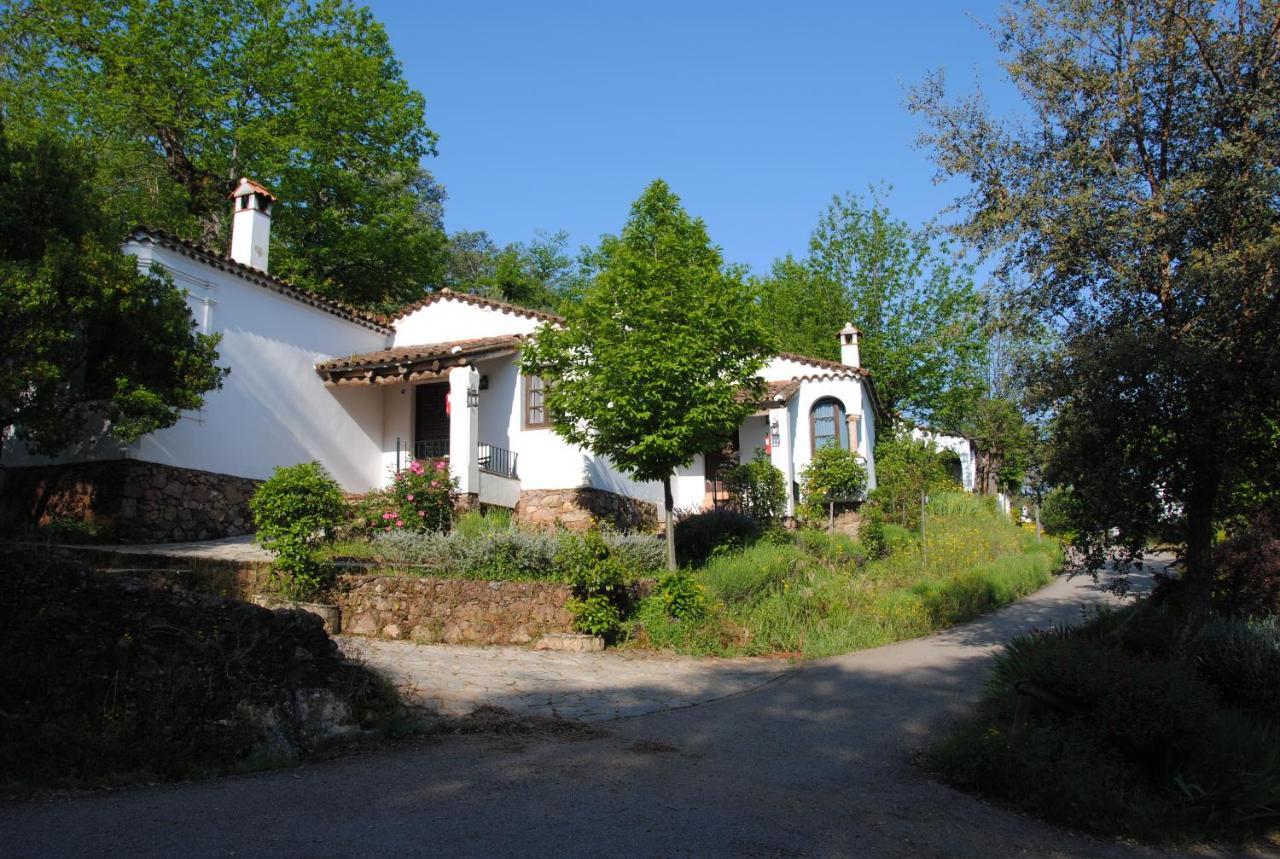 Finca Valbono Apartamentos Rurales Y Hotel Aracena Esterno foto